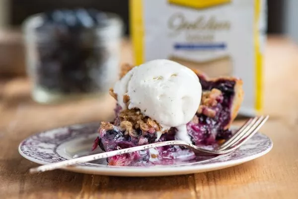 Blueberry Crumble Pie