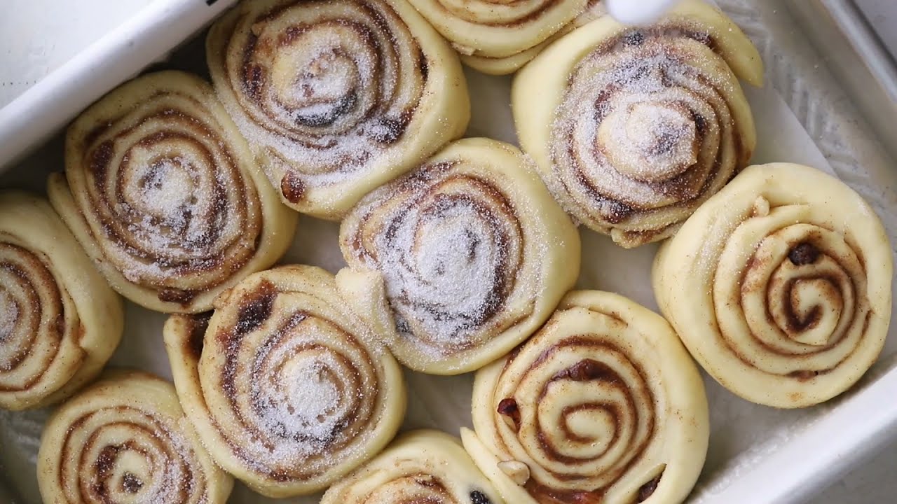 cinnamon rolls with Domino® Sugar