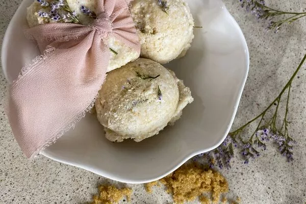 Vanilla lavender sugar bath bomb