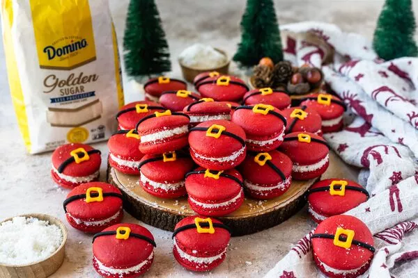 Santa Macarons