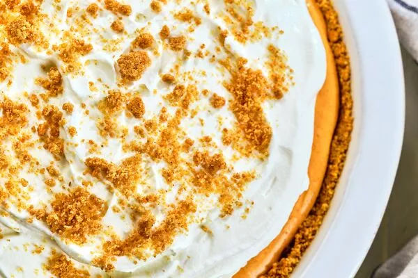 no bake pumpkin cream pie made with domino powdered sugar