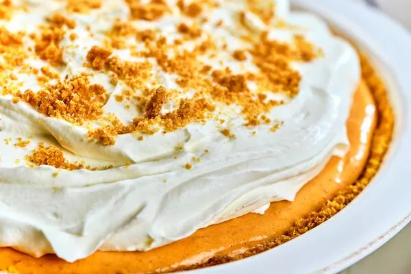 no bake pumpkin cream pie made with domino powdered sugar