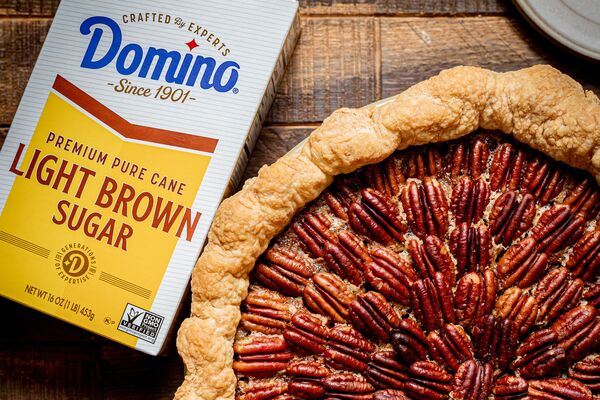 domino light brown sugar and southern pecan pie